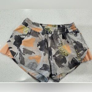 Lululemon Pleat to Street shorts in the Mini Art Pop White Multi/Peach Fuzz 6